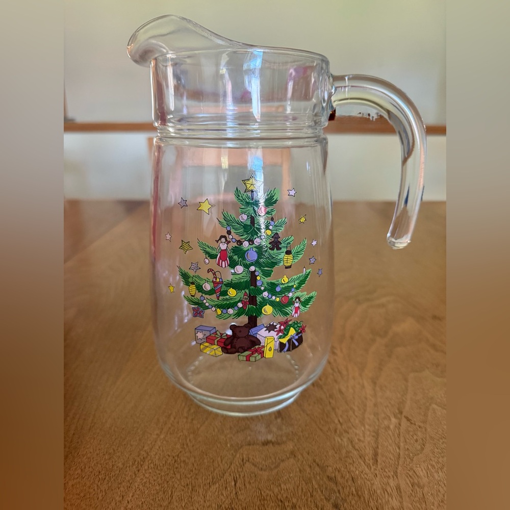 🎄 Nikko Christmastime Glass Pitcher (Made in Japan) – Vintage Holiday Design 🎁